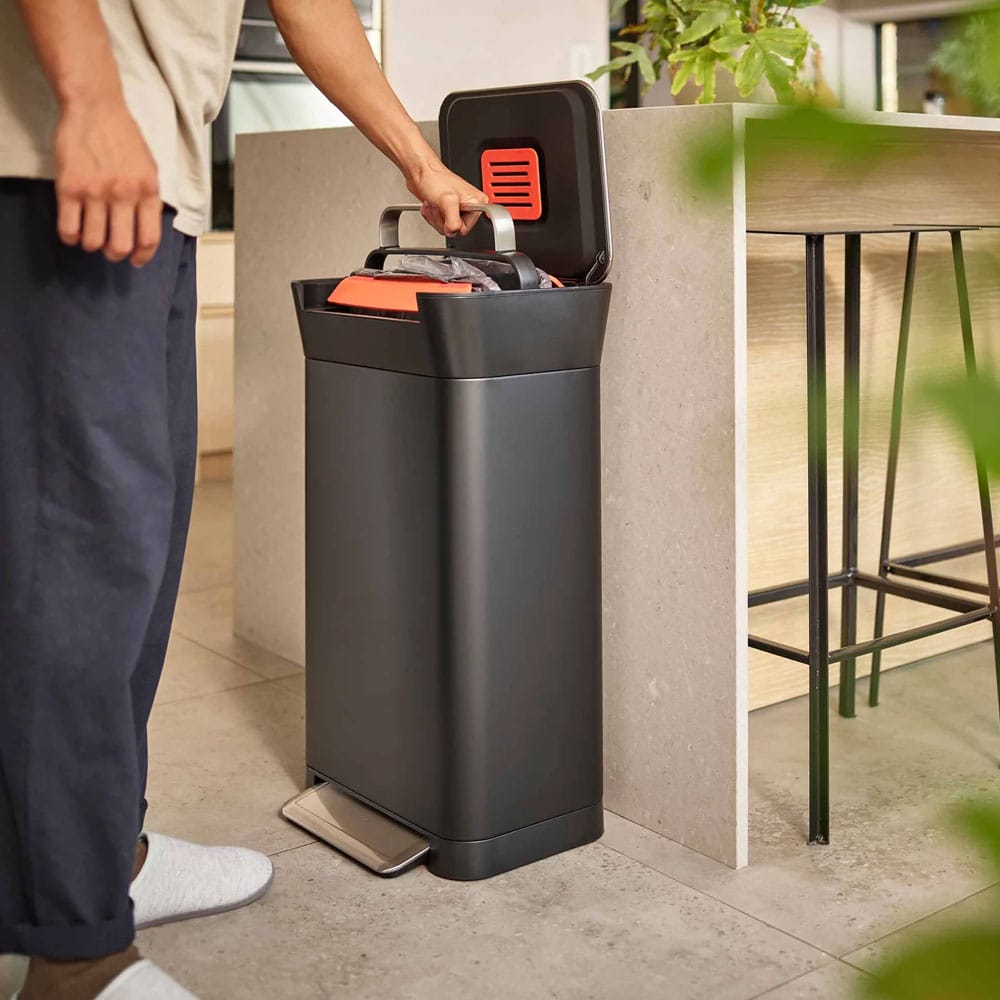 Joseph Joseph Titan 30L Black Trash Compactor Joseph Joseph Titan 30L Black Trash Compactor