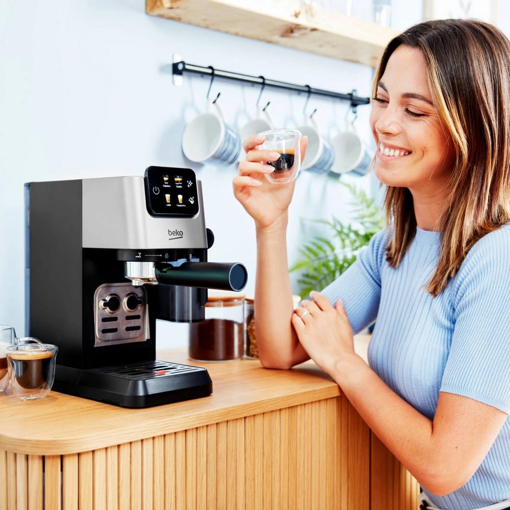 Beko CaffeExperto Manual Espresso with Steam Wand in Black - CEP5304X