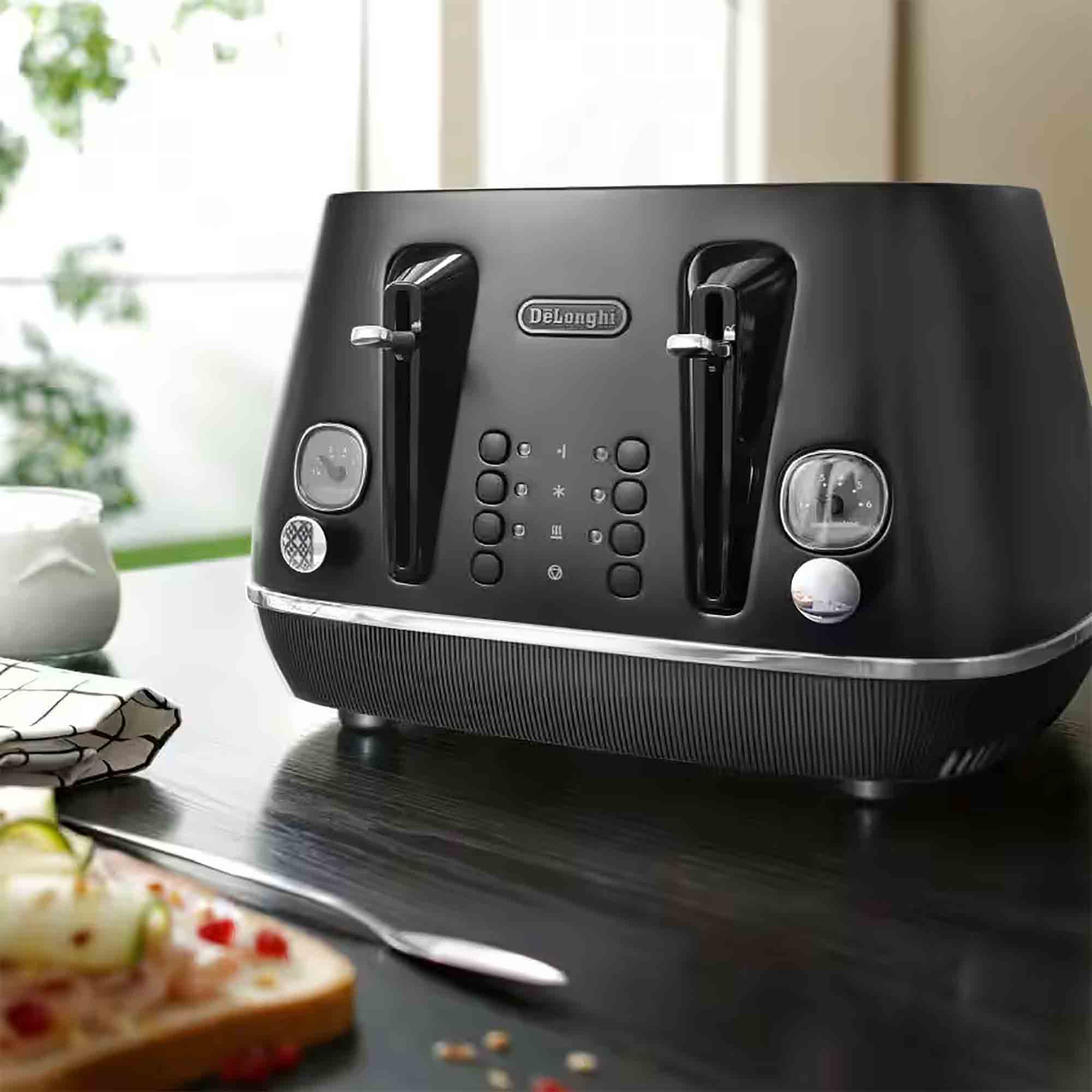Delonghi Distinta X 4 Slice Toaster in Black - CTIN4003BK