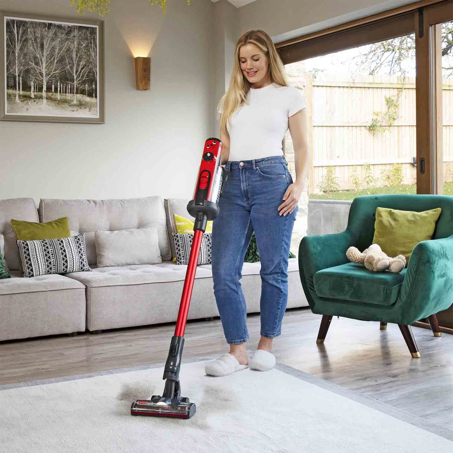 Numatic Henry Quick Vacuum with 60 Minutes Run Time in Red - 916177 Numatic Henry Quick Vacuum with 60 Minutes Run Time in Red - 916177