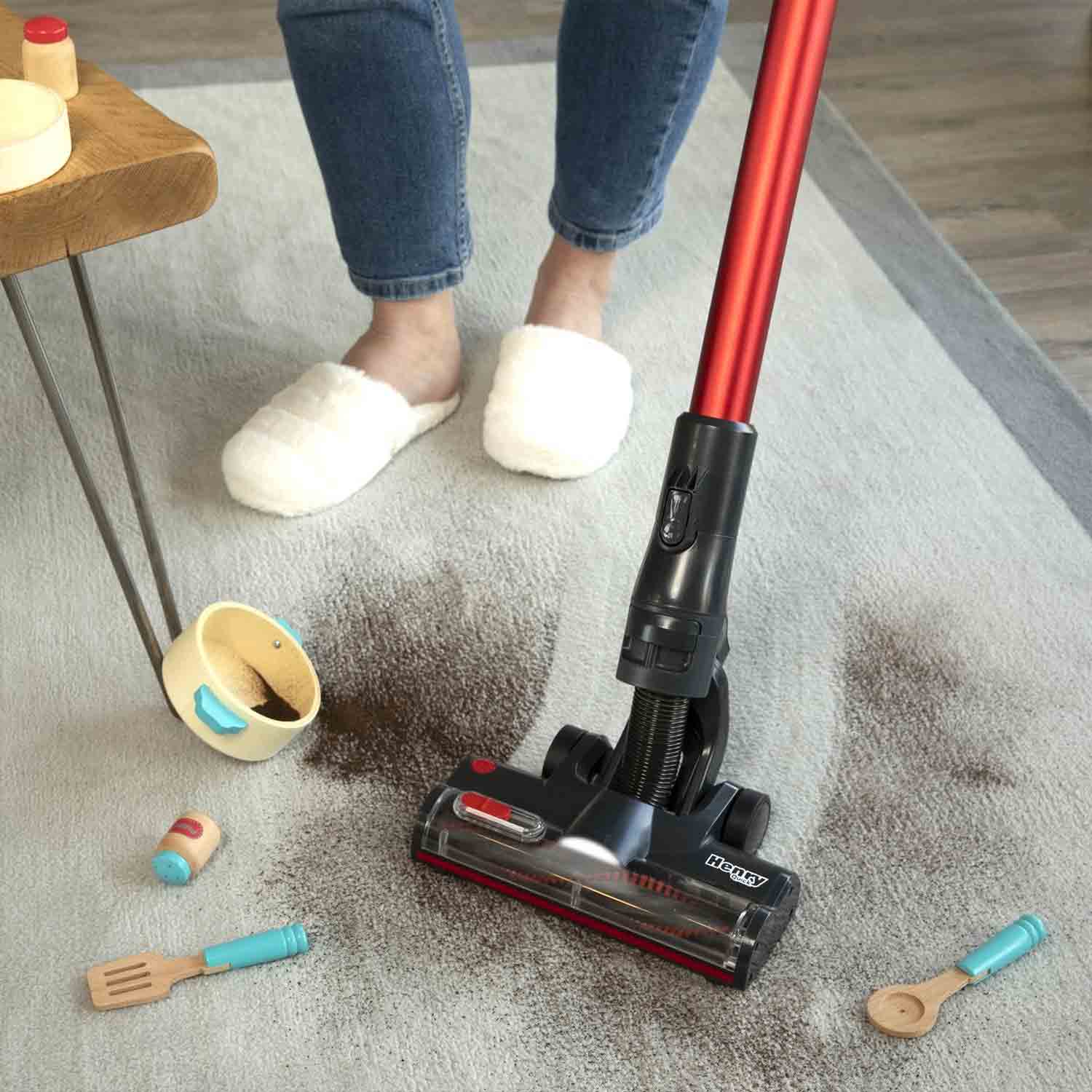 Numatic Henry Quick Vacuum with 60 Minutes Run Time in Red - 916177 Numatic Henry Quick Vacuum with 60 Minutes Run Time in Red - 916177