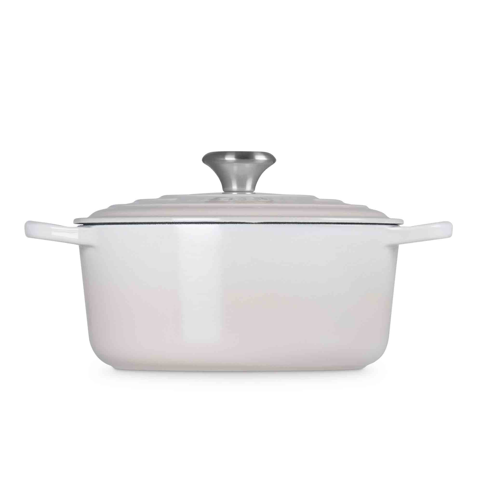 Le Creuset Cast Iron Round Casserole in Meringue 24cm Le Creuset Cast Iron Round Casserole in Meringue 24cm
