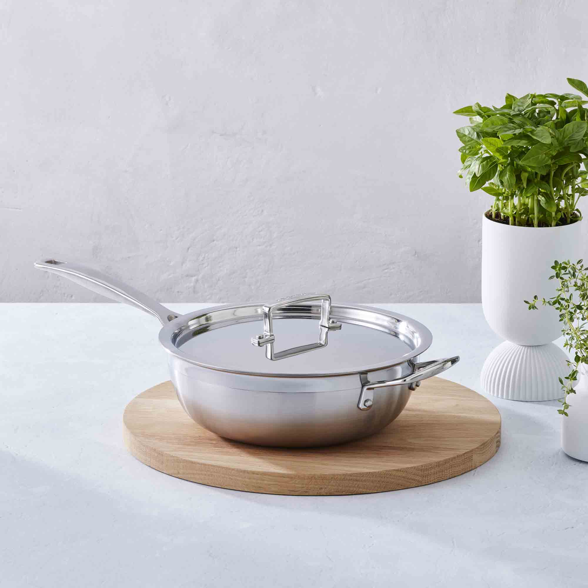 Le Creuset 3-ply Stainless Steel Non-Stick Chef’s Pan with Lid and Helper Handle 24cm Le Creuset 3-ply Stainless Steel Non-Stick Chef’s Pan with Lid and Helper Handle 24cm