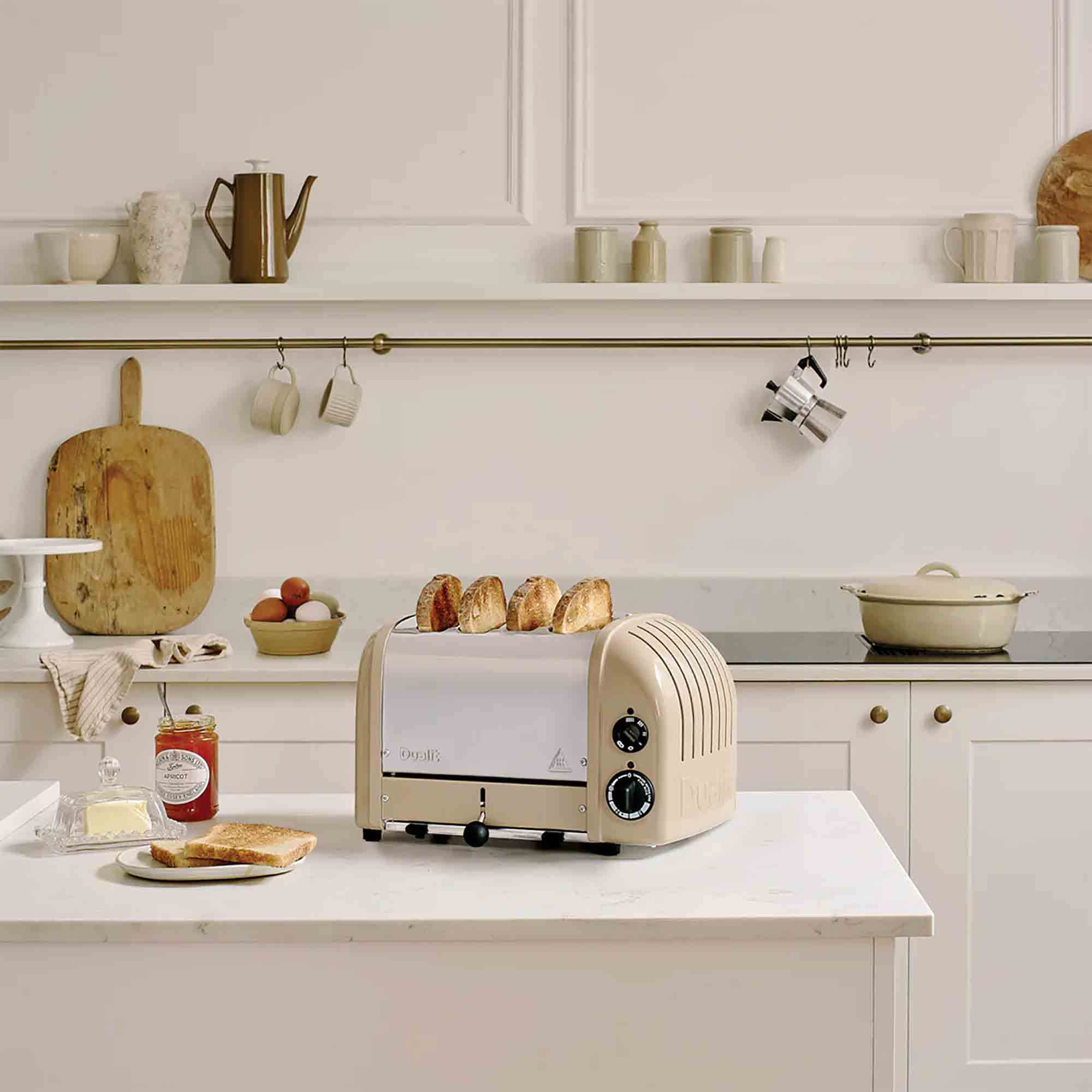 Dualit Classic 4 Slice Toaster in Sandstone - 40579 Dualit Classic 4 Slice Toaster in Sandstone - 40579