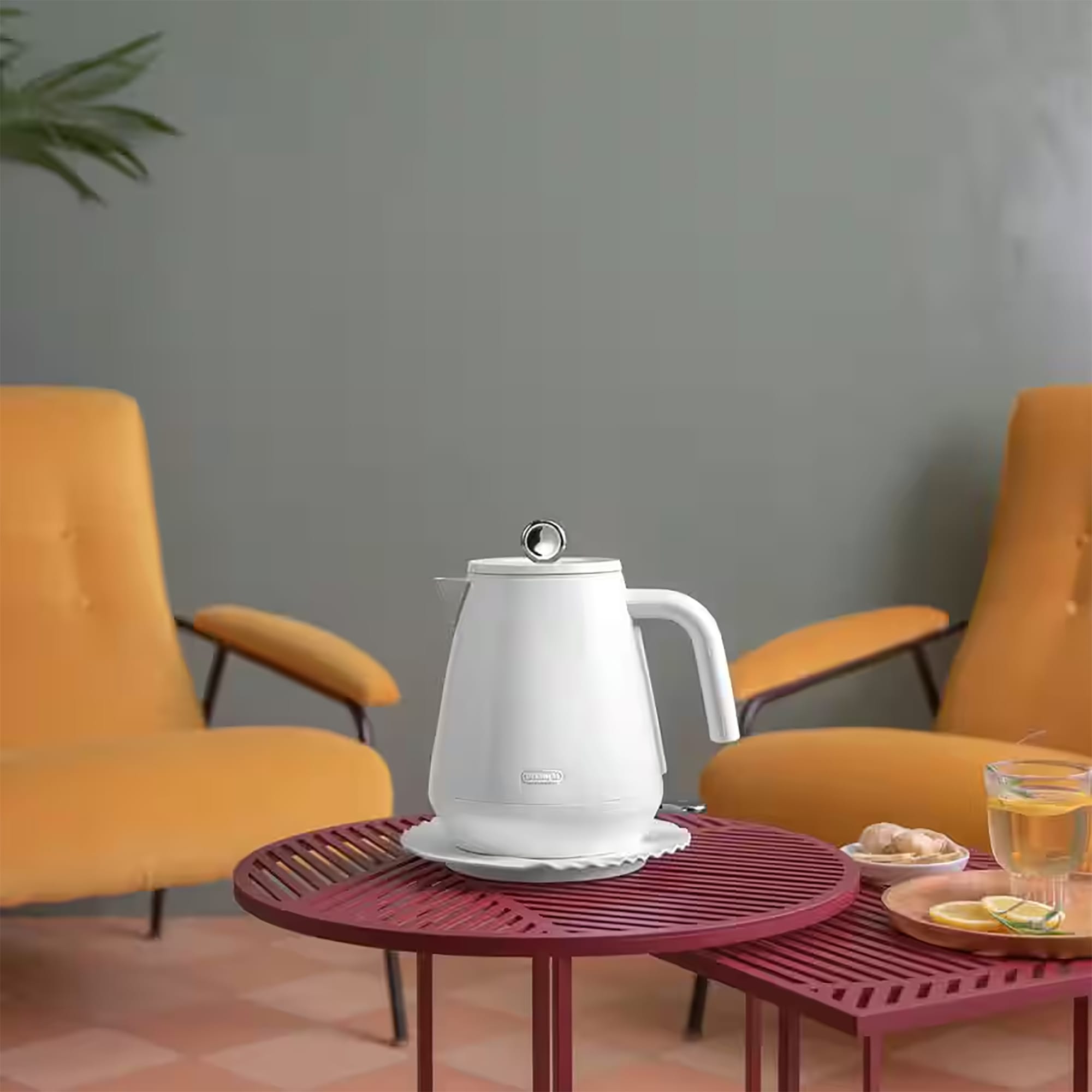 Delonghi Eclettica 1.7L Kettle in White - KBY3001W Delonghi Eclettica 1.7L Kettle in White - KBY3001W