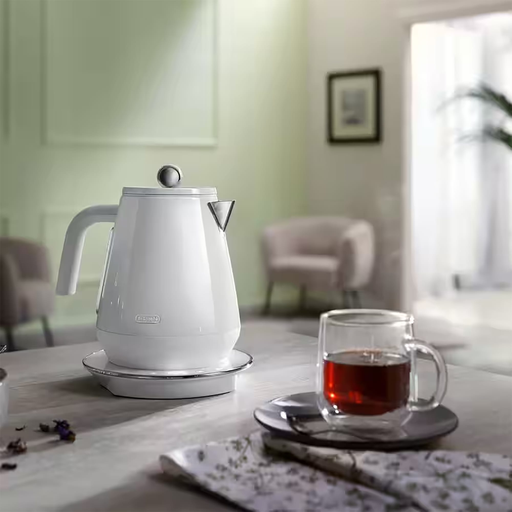 Delonghi Eclettica Special Tea Kettle 1.7L in White - KBY3011W Delonghi Eclettica Special Tea Kettle 1.7L in White - KBY3011W