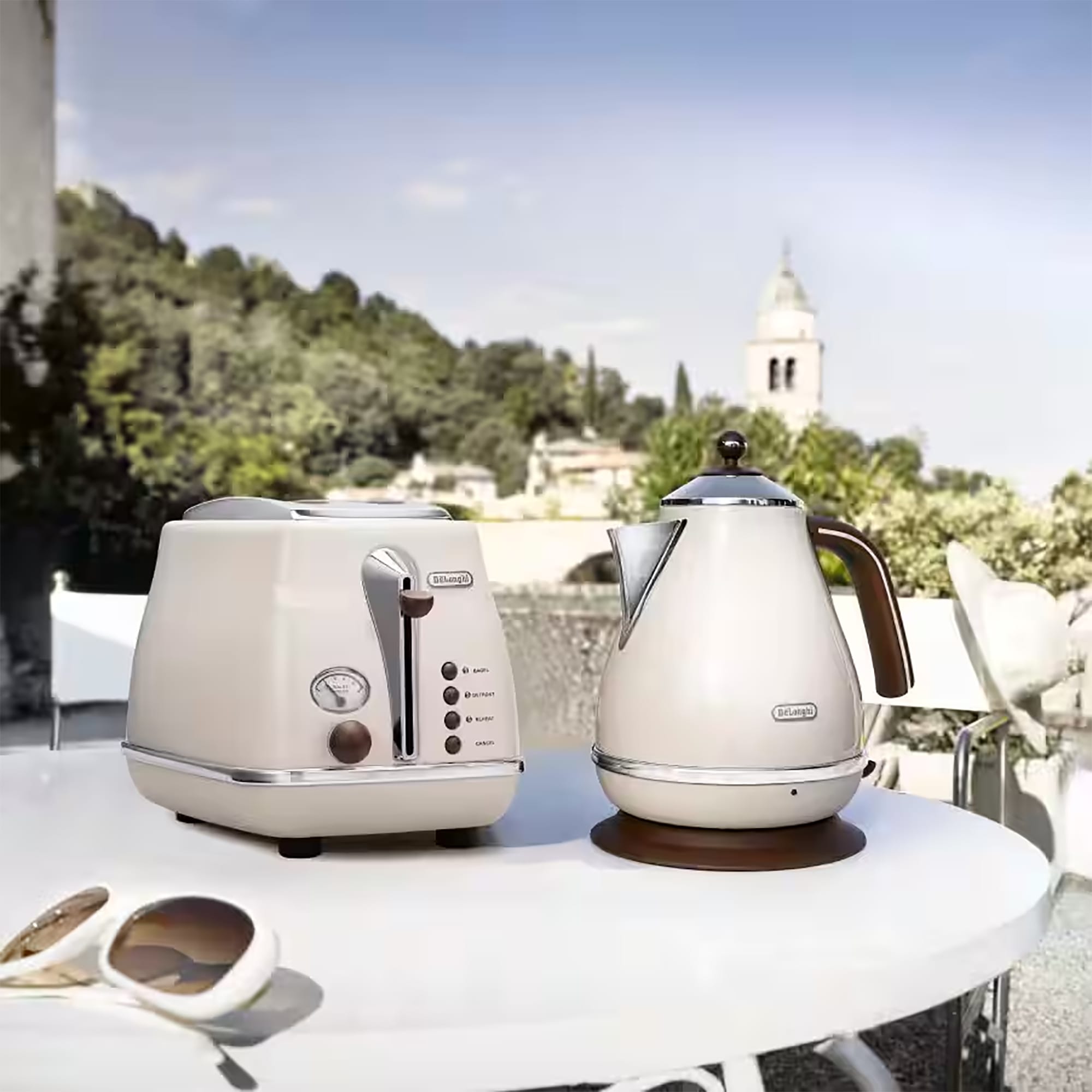 Delonghi Icona Vintage 1.7L Kettle in Beige - KBOV3001BG Delonghi Icona Vintage 1.7L Kettle in Beige - KBOV3001BG