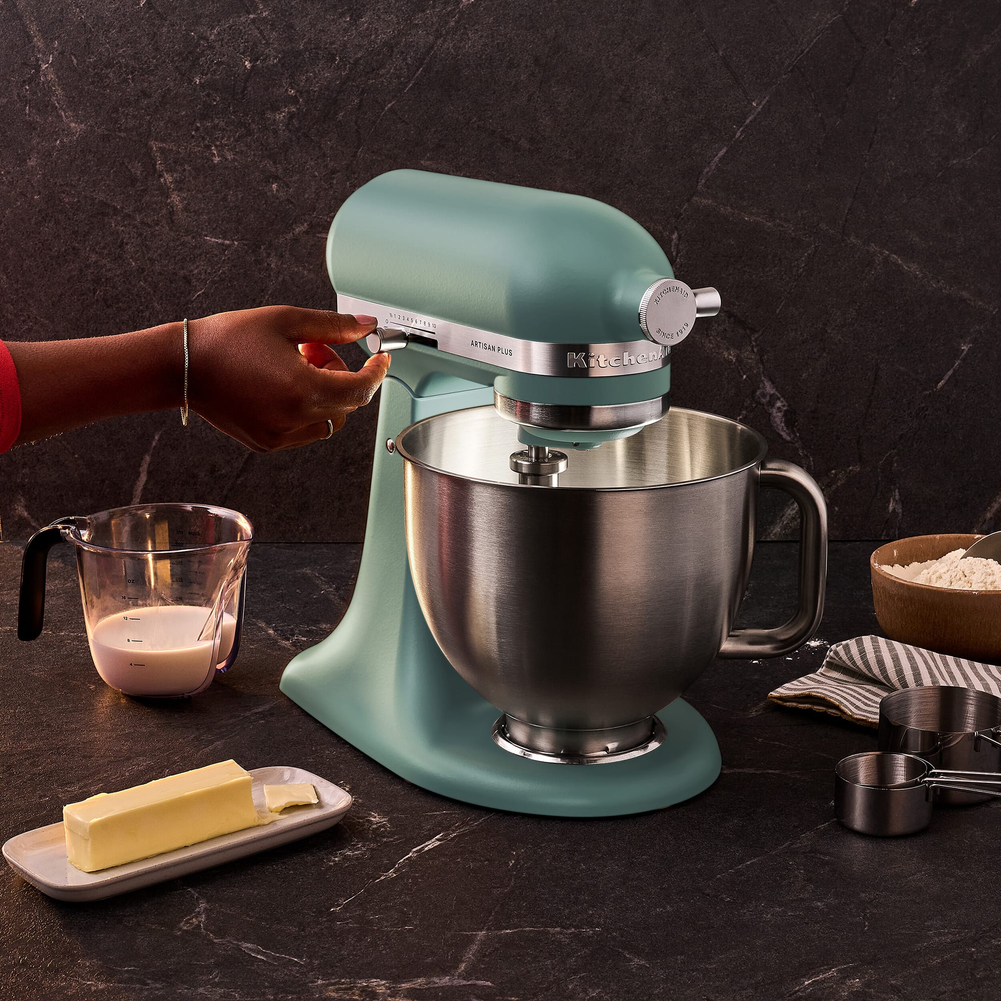 KitchenAid Artisan Plus 4.7L Tilt-Head Stand Mixer – Mint Julep – 5KSM50PKVBMJ KitchenAid Artisan Plus 4.7L Tilt-Head Stand Mixer – Mint Julep – 5KSM50PKVBMJ