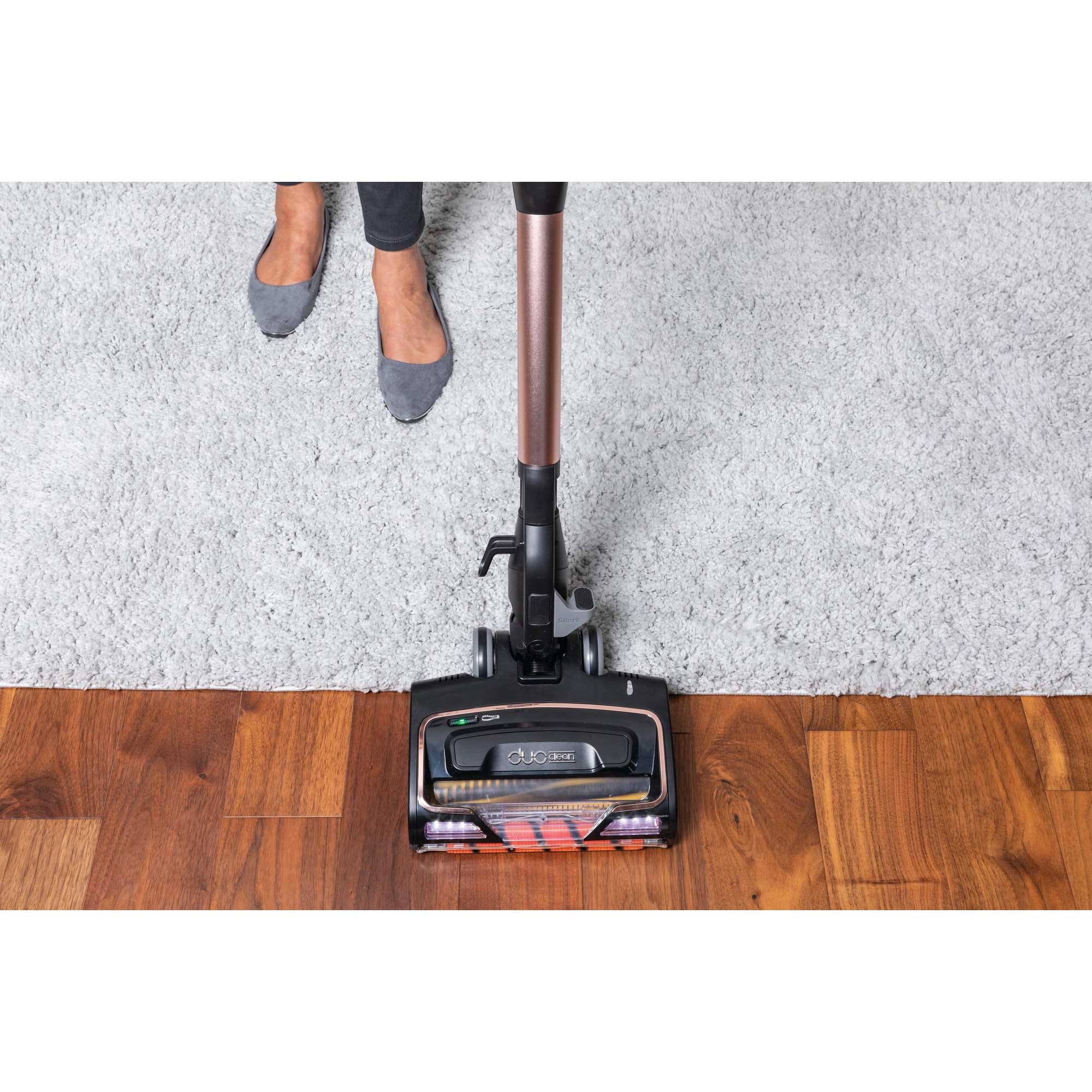 Shark Anti Hair Wrap Corded Stick Vacuum Cleaner with Flexology & TruePet – Rose Gold | HZ500UKT Shark Anti Hair Wrap Corded Stick Vacuum Cleaner with Flexology & TruePet – Rose Gold | HZ500UKT