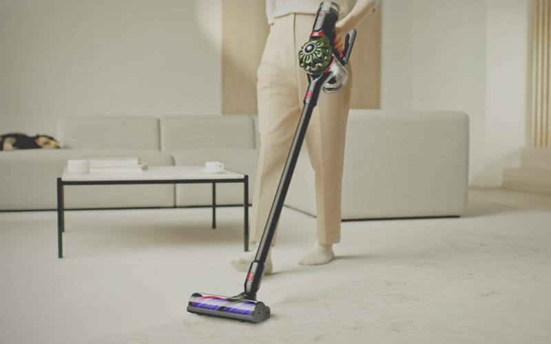 Discover the Dyson V8 Cyclone Cordless Vacuum Cleaner Discover the Dyson V8 Cyclone Cordless Vacuum Cleaner